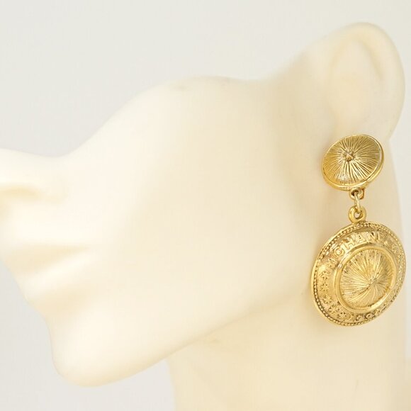 CHANEL CC Logos Round Dangle Clip-On Earrings Gold Tone Auth k1113 - Picture 2 of 5